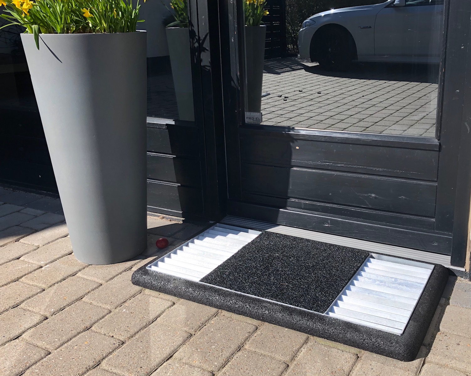 Cubic Fußabtreter mit Schwarzer Matte und Rahmen 48x88 cm Höhe 4 cm