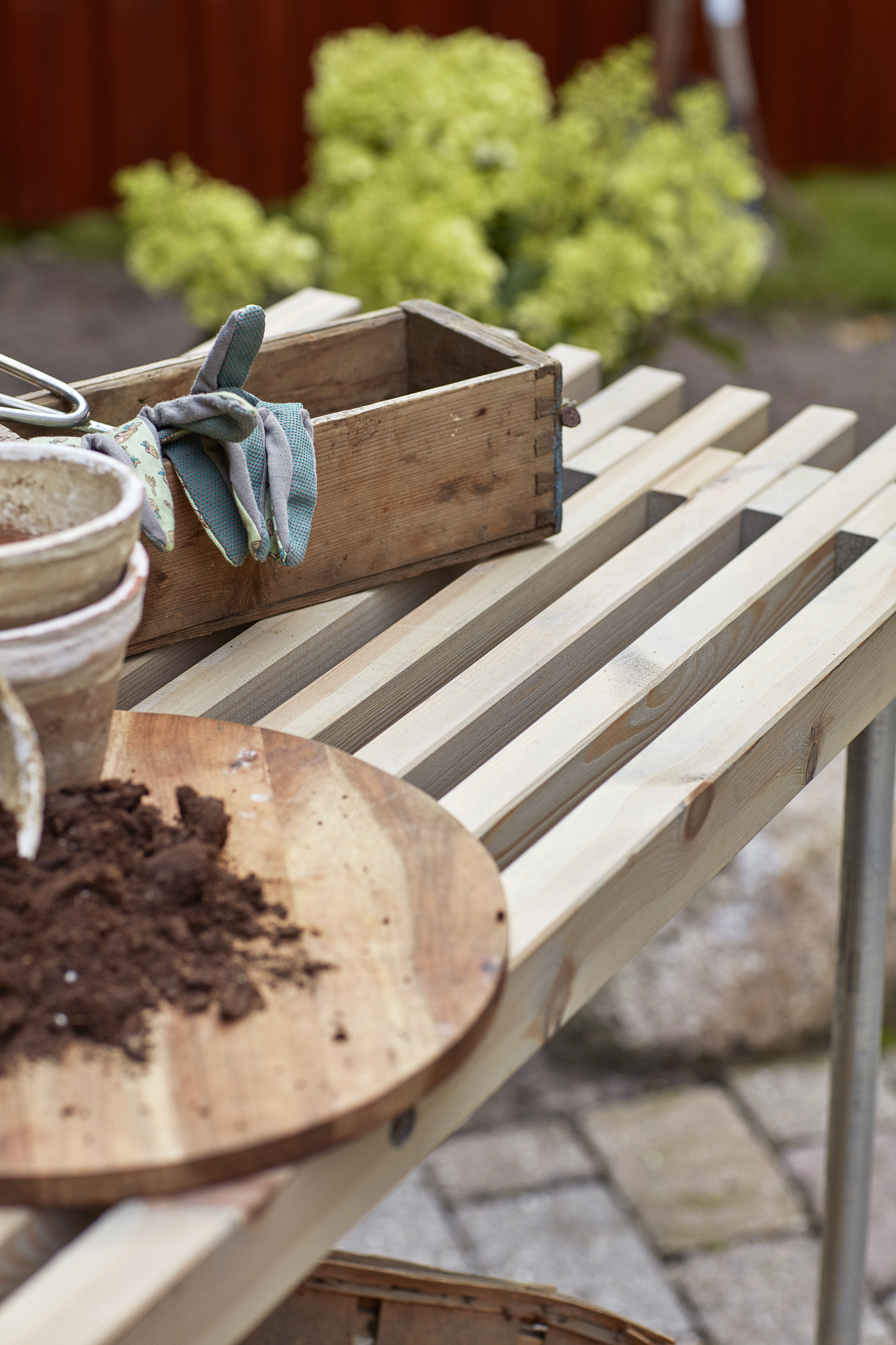Latten Grill- oder Anrichtetisch mit Rädern 138 cm Treibholzfarbe