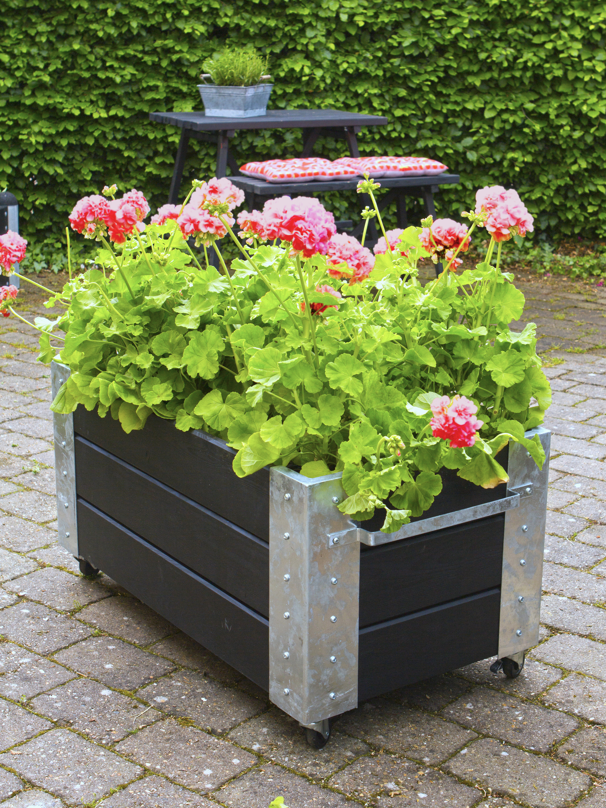 Cubic Blumenkasten mit Rädern 87 x 50 x 45 cm Schwarz