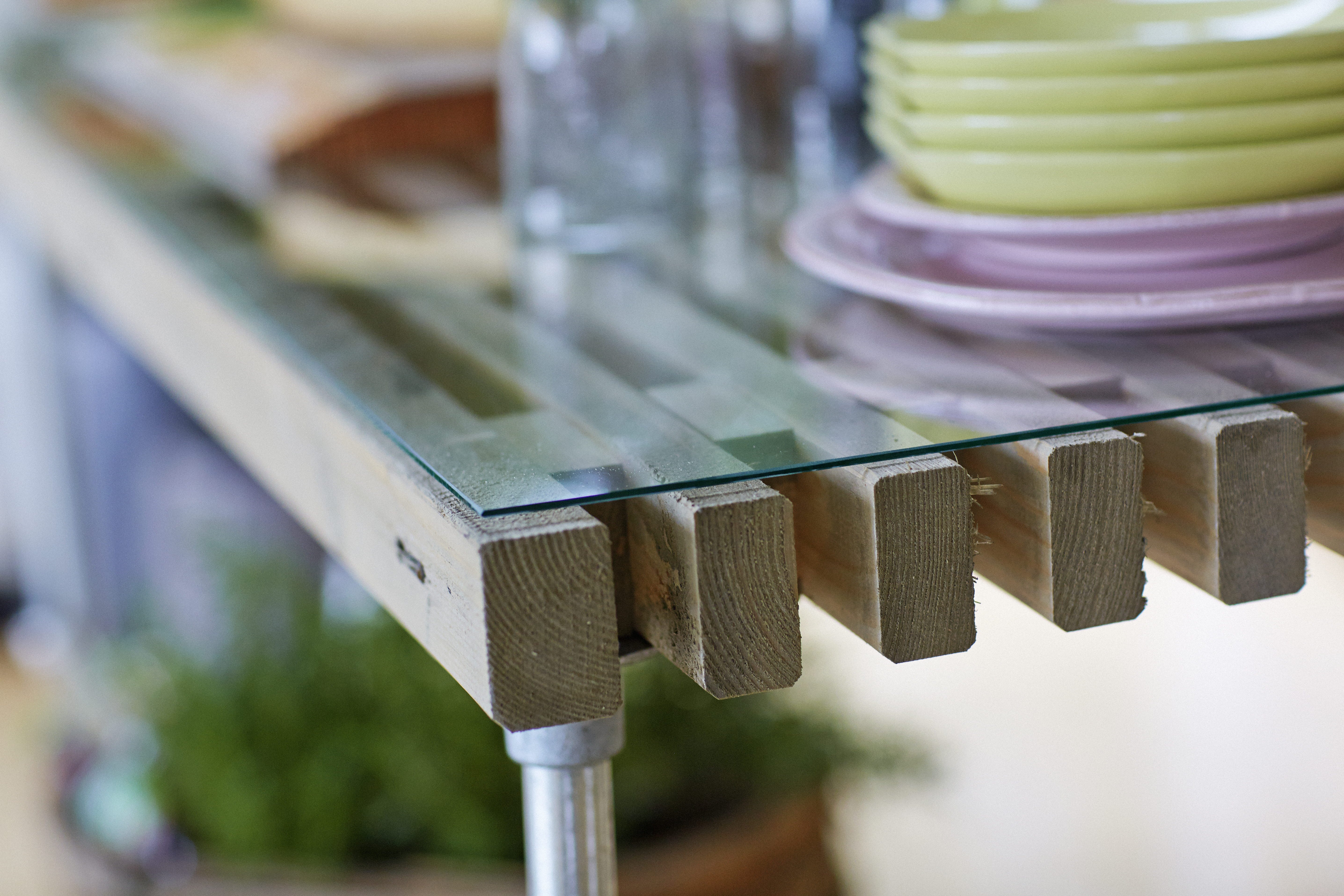 Latten Grill- oder Anrichtetisch mit Rädern 138 cm Treibholzfarbe