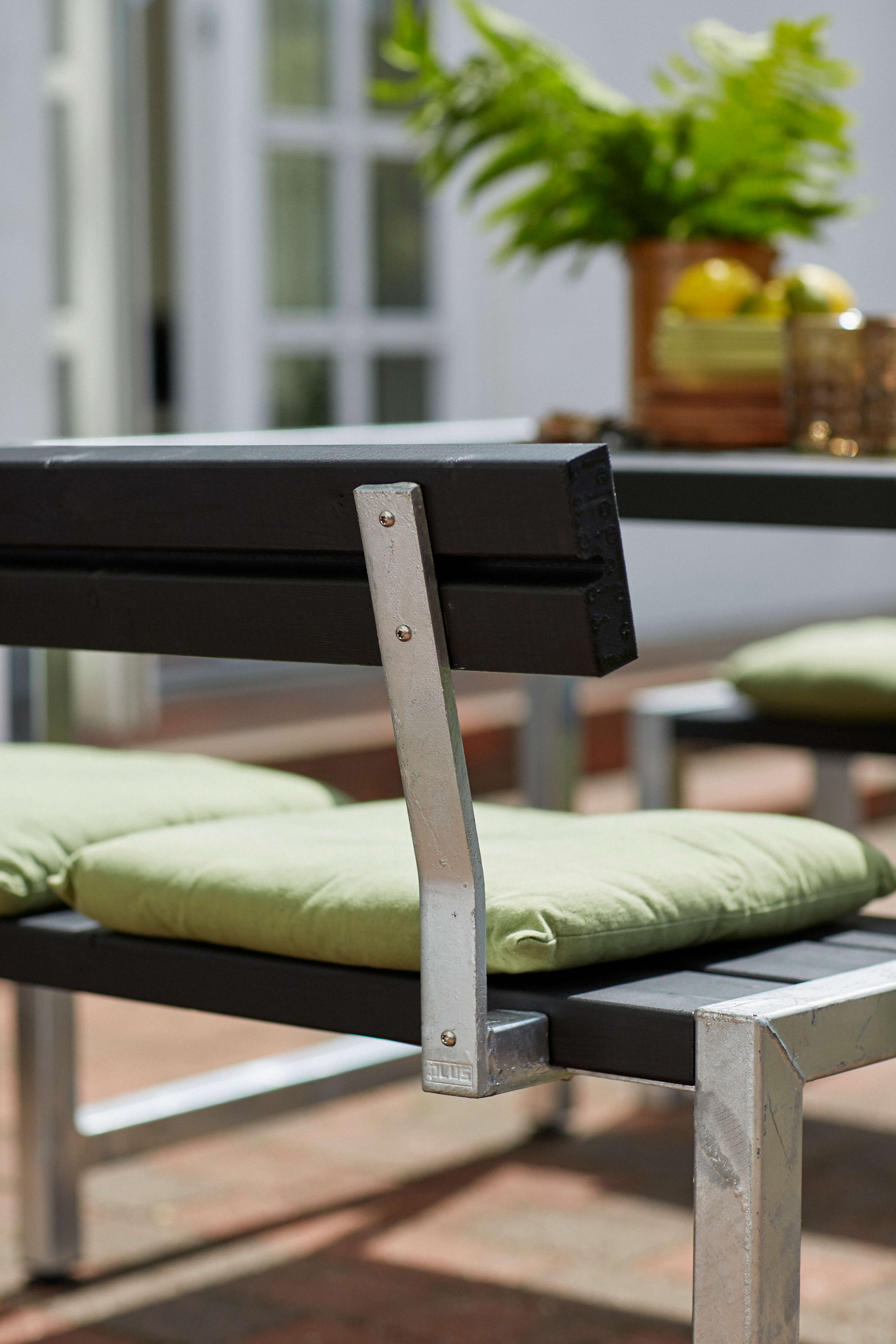 Cafégarnitur 1 Tisch, 2 Bänke und 1 Rückenlehne 127 cm Schwarz