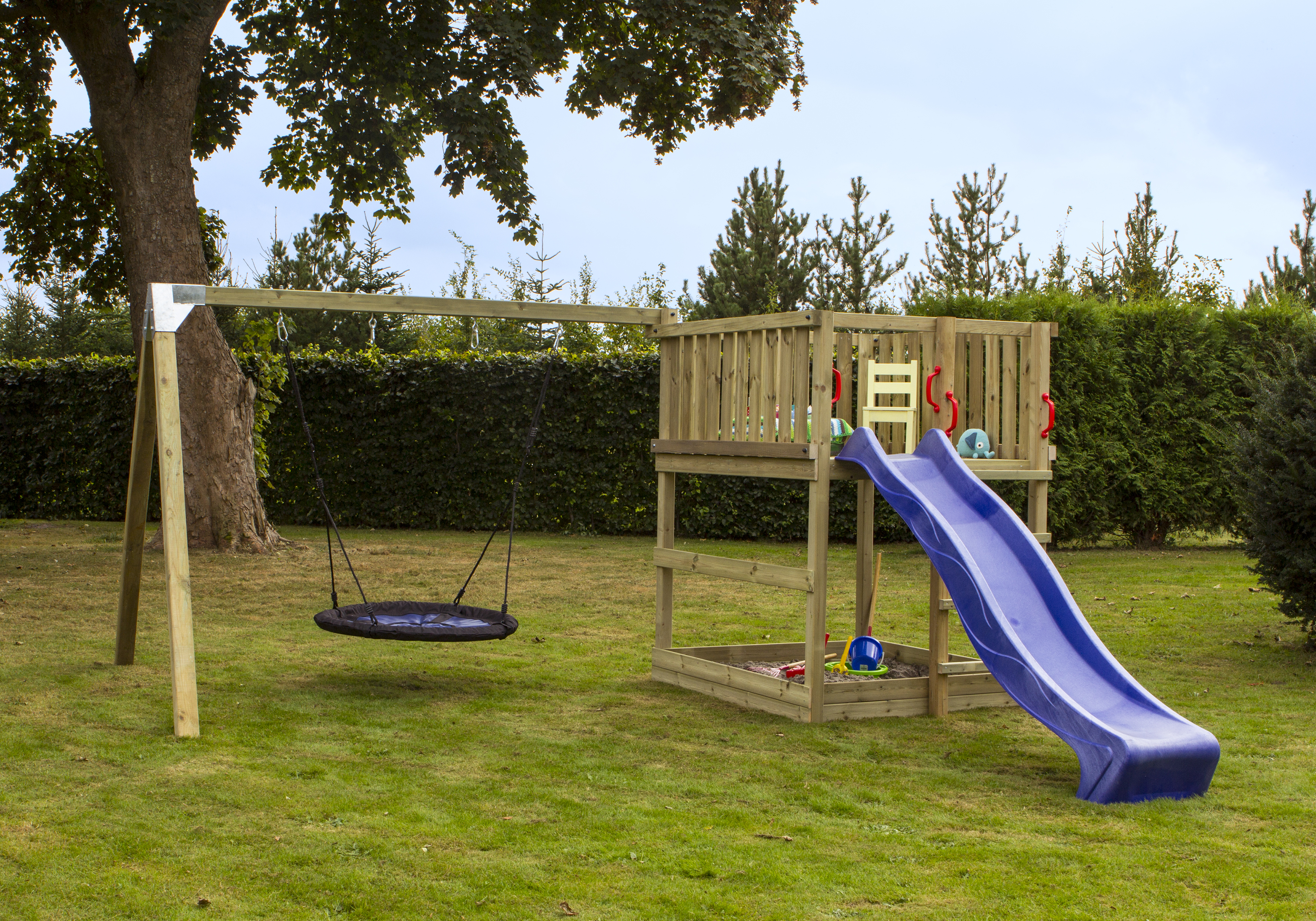 Play Spielturm mit Schaukelanbau inkl. blauer Rutsche