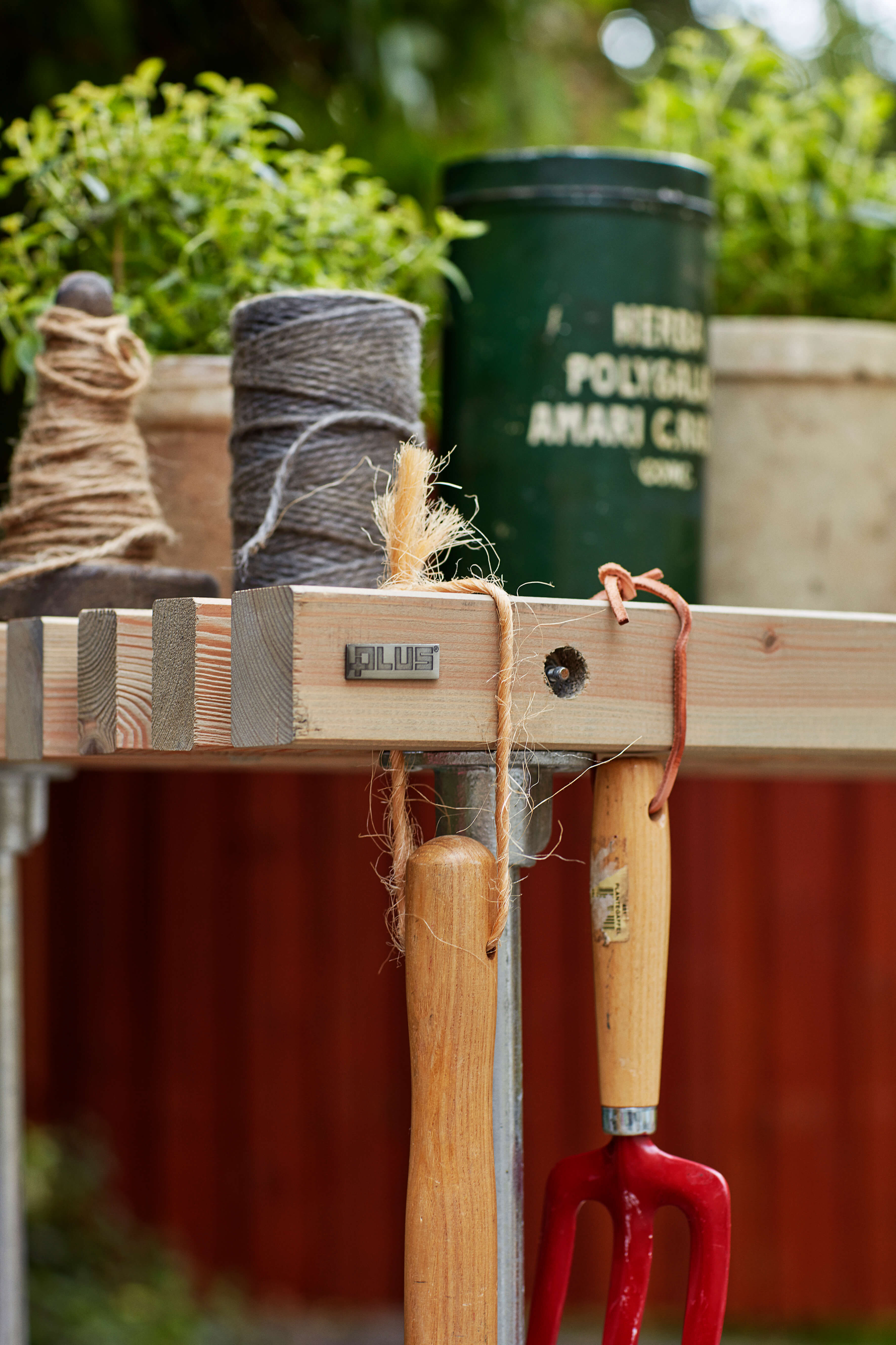 Latten Grill- oder Anrichtetisch mit Rädern 138 cm Treibholzfarbe