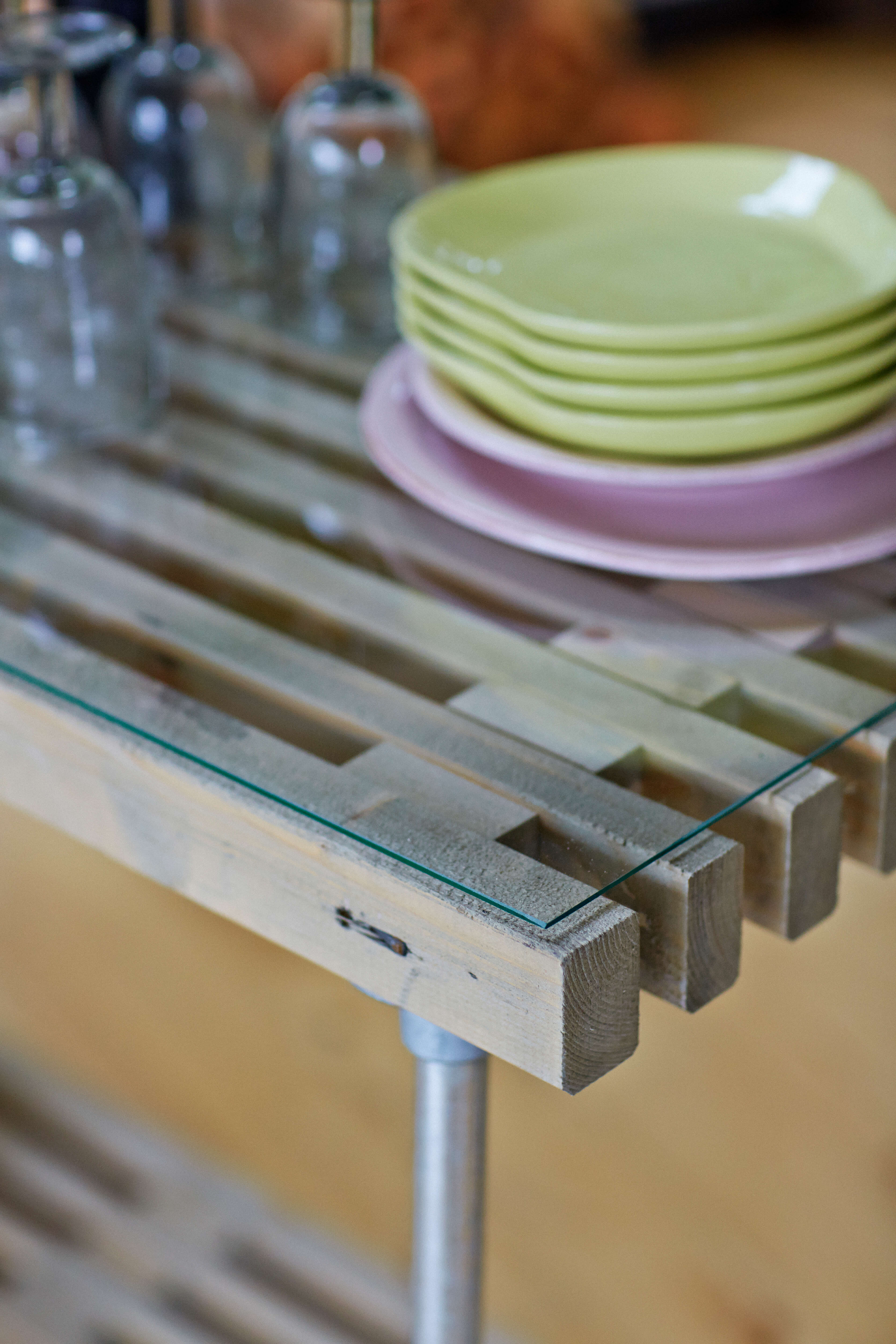 Latten Grill- oder Anrichtetisch mit Rädern 138 cm Treibholzfarbe