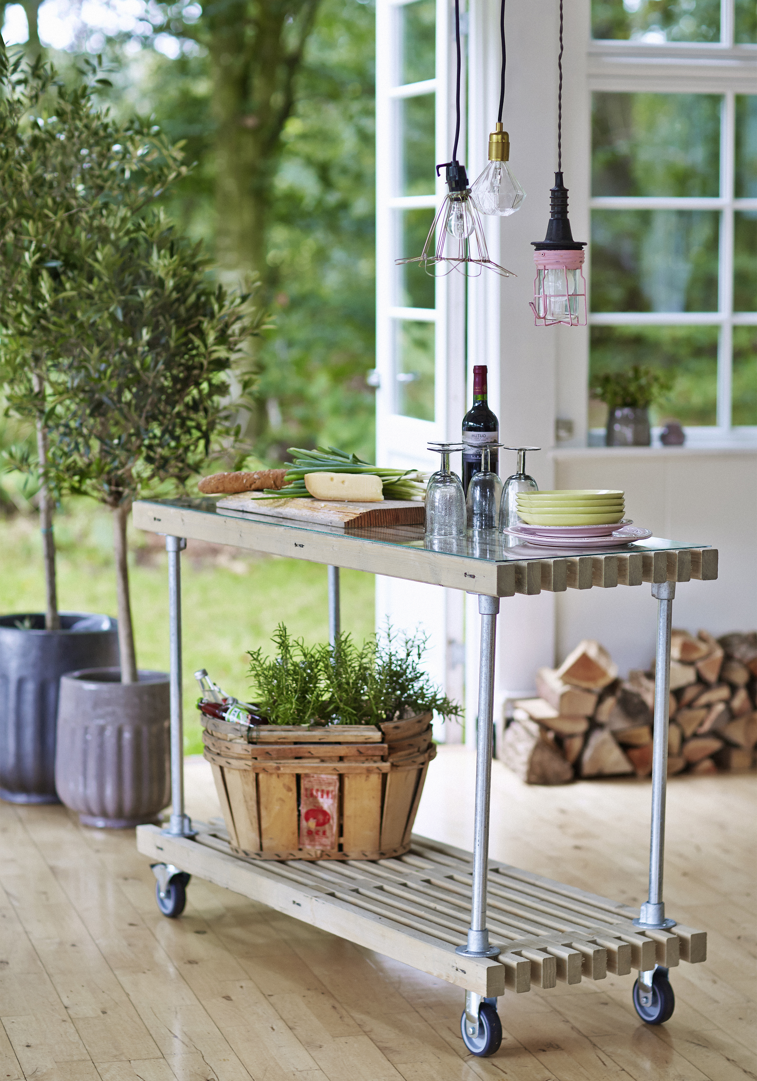 Latten Grill- oder Anrichtetisch mit Rädern 138 cm Treibholzfarbe